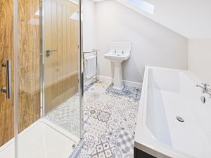 Family Bathroom- click for photo gallery